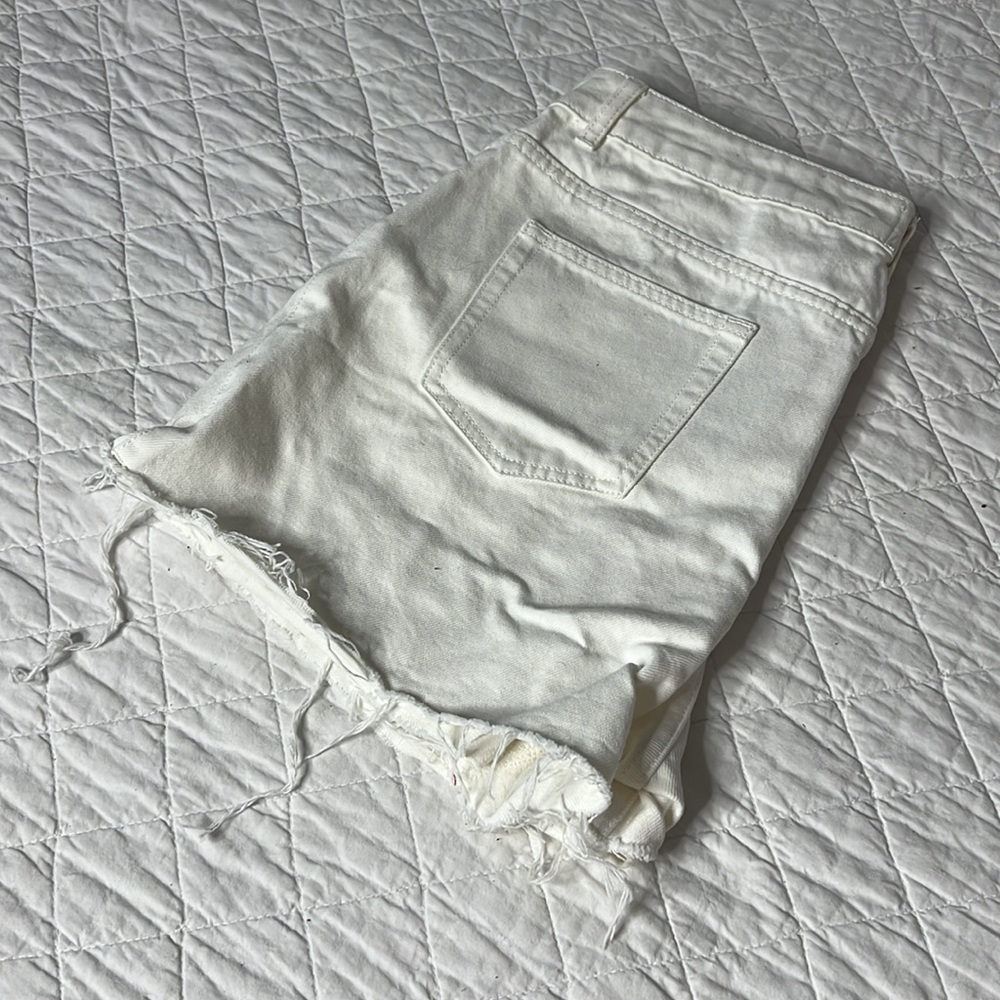 Princess Polly White Shorts - Picture 2 of 8